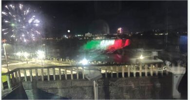 Cascate del Niagara illuminate con il tricolore