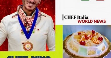 Smiling chef in a white uniform and red hat with a gold medal, beside a graphic that reads 'Chef Italia World News' and a cake image.