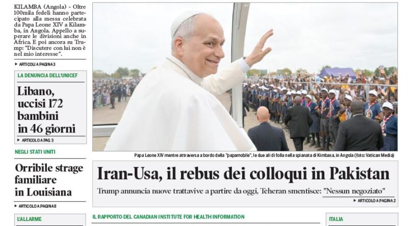 Front page of Corriere Canadese featuring a large Italian headline about a mass with the Pope and a photo of Pope Francis greeting a crowd, with a green masthead above and a secondary image captioned at the top left.