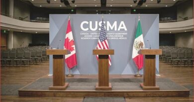 Three empty wooden podiums on a stage with Canadian, American, and Mexican flags and a CUSMA backdrop.