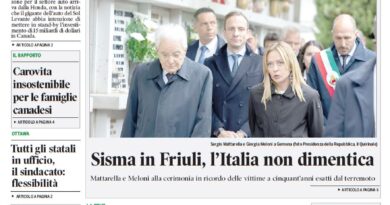 Front page of Corriere Canadese with headline 'Ontario, settore auto a rischio crisi' and a photo of officials at a formal event.
