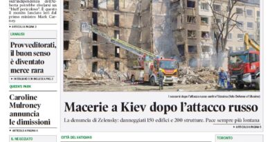 Front page of Corriere Canadese with the headline 'Alberta, referendum bluff pericoloso' and a photo of a damaged building with emergency crews nearby.