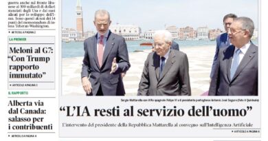 Front page of a bilingual newspaper with a photo of three leaders—Italian President Sergio Mattarella, Spanish King Felipe VI, and Portuguese President António José Seguro—standing by a waterfront during a formal event.