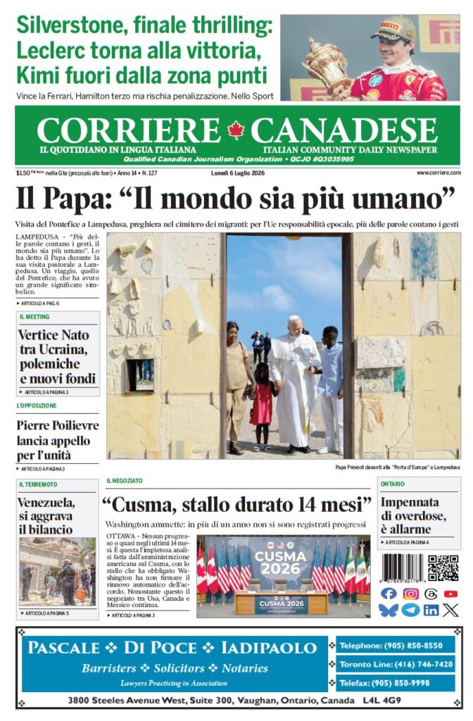 Front page of Corriere Canadese featuring Pope Francis at a doorway with migrants and the headline 'Il Papa: Il mondo sia più umano'.