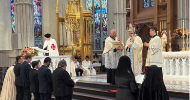 Il fascino del Cattolicesimo: la sostanza dietro la forma e la solennità della cerimonia